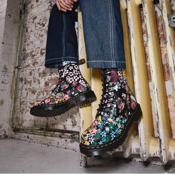 Dr. Martens 1460 Pascal Floral Lace‑Up Boots Women's Black Floral Leather Size:6 - Picture 2 of 14